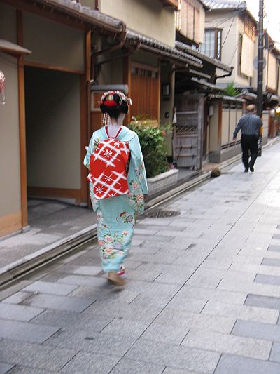 geisha and peter macintosh in kyoto